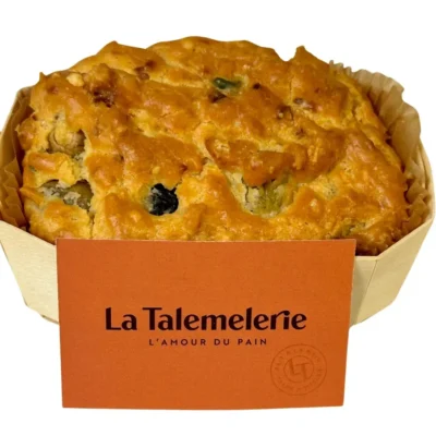 Cake pistache, olives & lardons dans Fêtes et événements, Fêtes de Noël à la boulangerie pâtisserie La Talemelerie