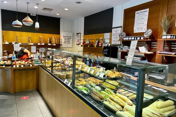 Intérieur de la boutique La Talemelerie Ampère : votre pâtisserie boulangerie artisanale rue Ampère à Grenoble