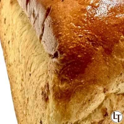 Pain de mie bombé à la coupe dans Viennoiseries, Nos brioches à la boulangerie pâtisserie La Talemelerie